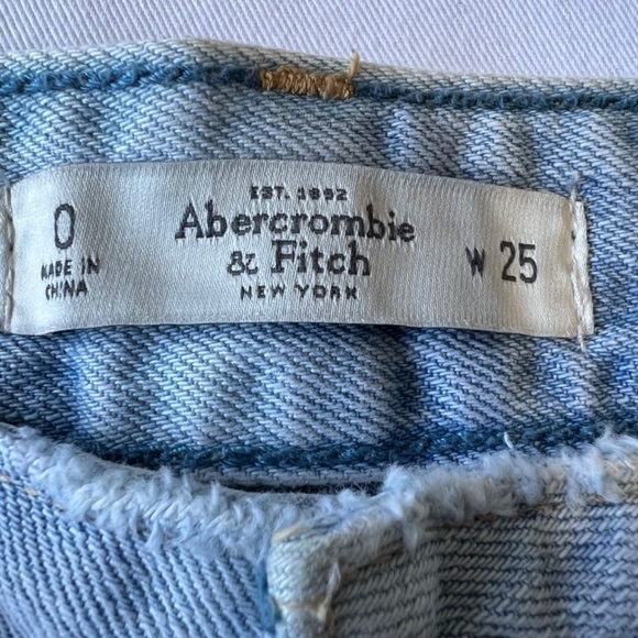 Abercrombie and Fitch Distressed Flipped Raw Hem Jean Shorts sz 25 - Picture 3 of 7